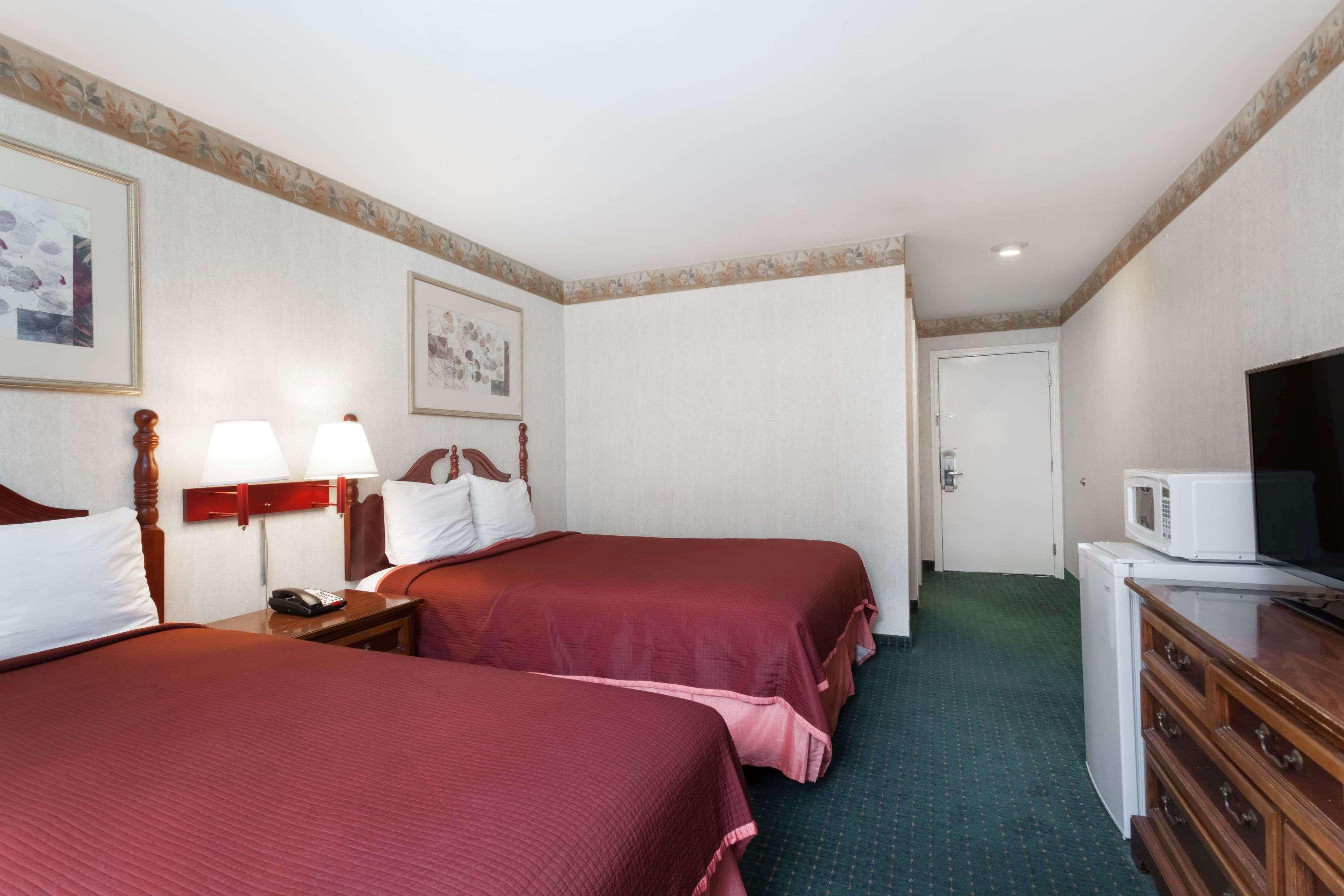 Travelodge By Wyndham Great Barrington Berkshires Bagian luar foto