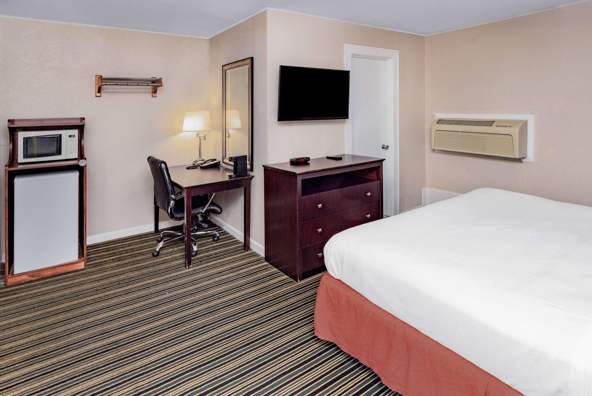 Travelodge By Wyndham Great Barrington Berkshires Bagian luar foto
